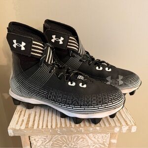 Under Armour Boys Football Cleat - Size 4Y